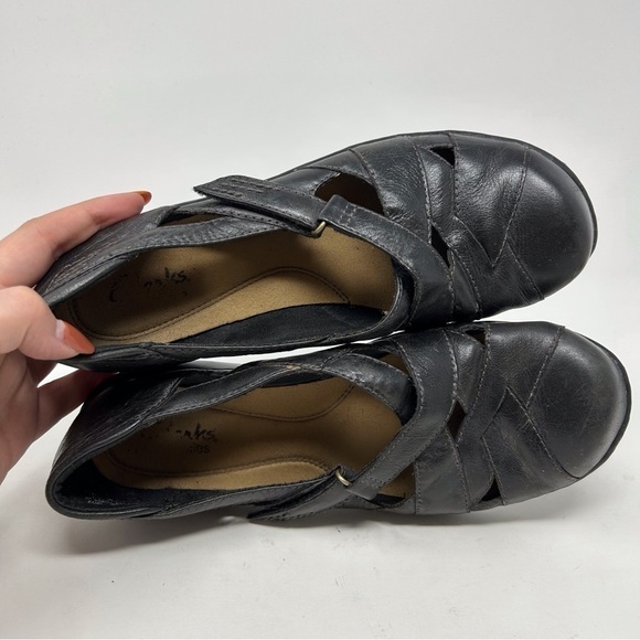 Clarks Black Leather Crisscross Mary Jane Round Toe Loafers Size 8 Adjustable - Picture 9 of 10